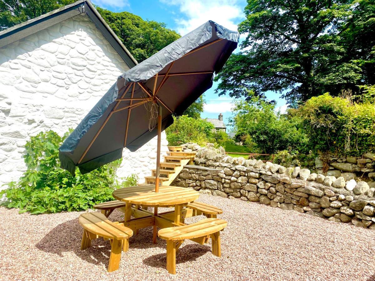 Beautiful Ancient Stone Cottage, Local Walks & Pub! Конви Экстерьер фото