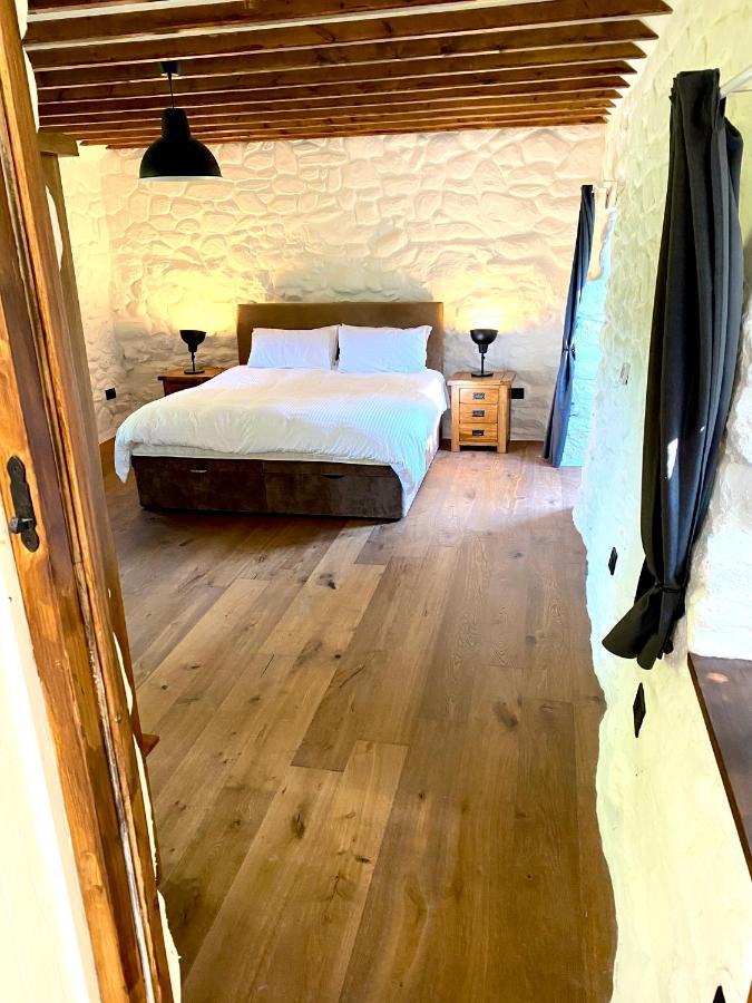 Beautiful Ancient Stone Cottage, Local Walks & Pub! Конви Экстерьер фото